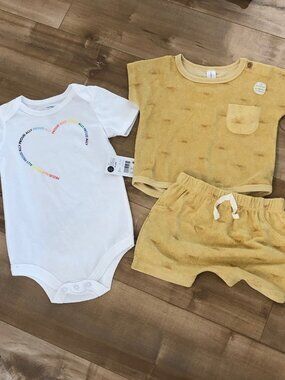 Lot of 2 baby boys Gerber Modern Moments, George outfits /onesie 3/6m (0167) NWT